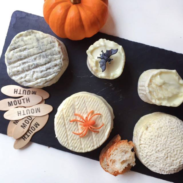 10007430_1062176843801235_3611235370477286723_n Mouth Sample Box with different types of cheese